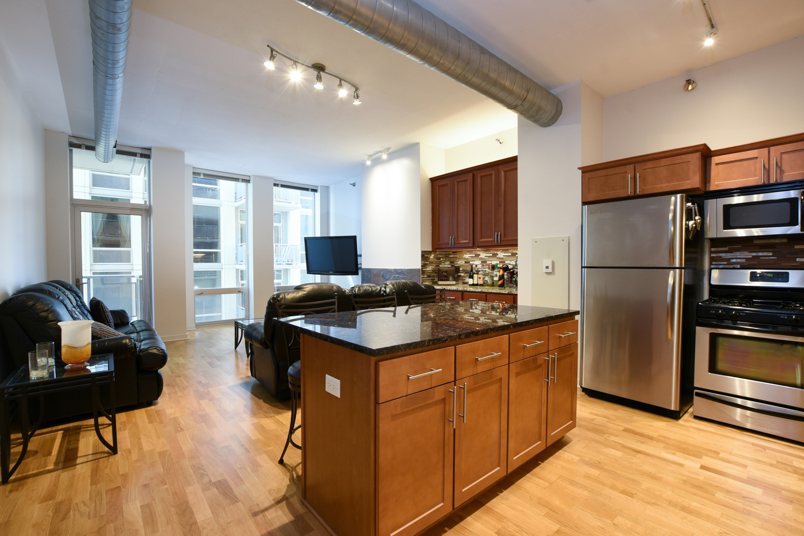 700 N Larrabee Street Unit: 805