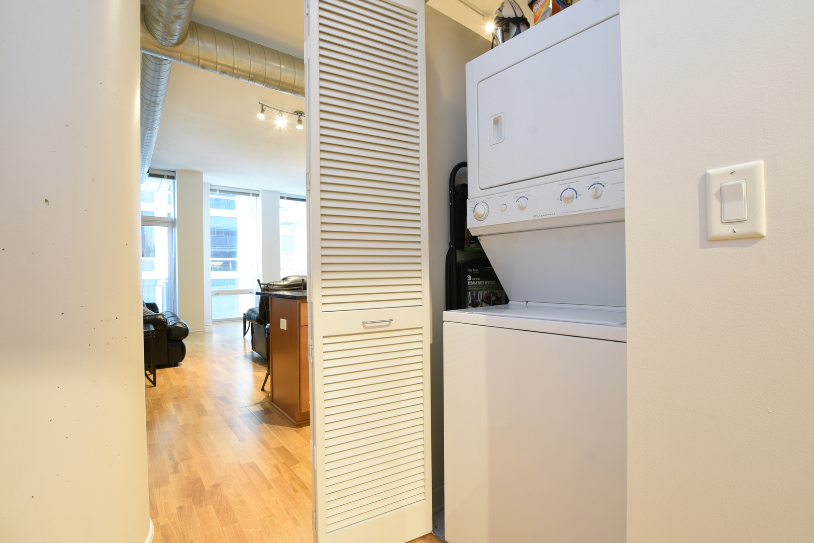 700 N Larrabee Street Unit: 805