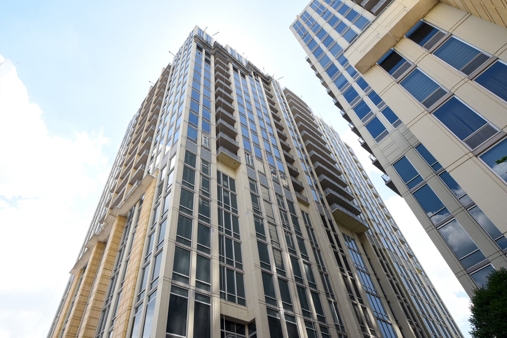 700 N Larrabee Street Unit: 805