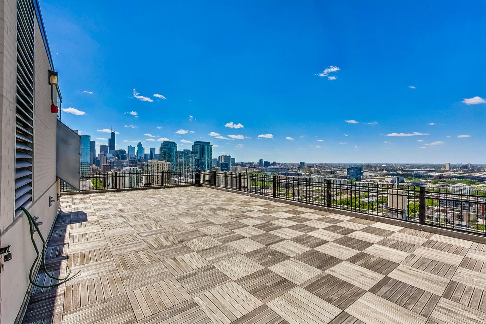 1360 N Sandburg Terrace Unit: 2905C