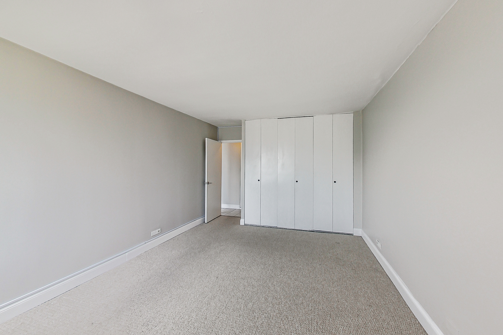 1360 N Sandburg Terrace Unit: 2905C