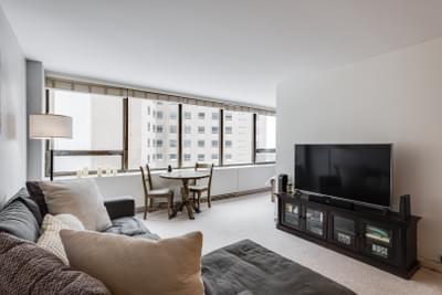 2800 N Lake Shore Drive Unit: 813