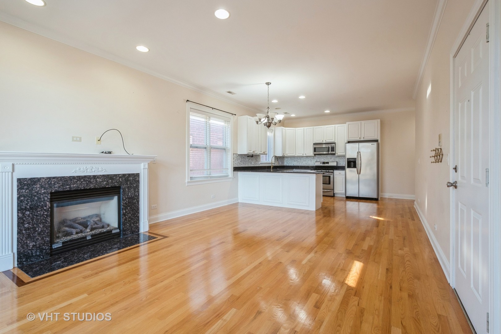 7250 N Oakley Avenue Unit: 3S