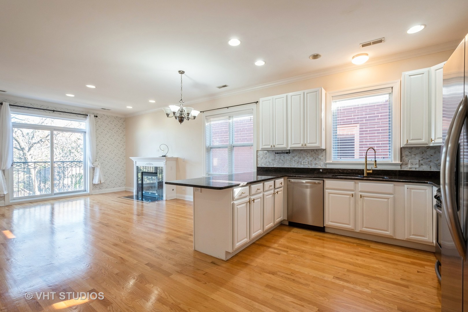 7250 N Oakley Avenue Unit: 3S