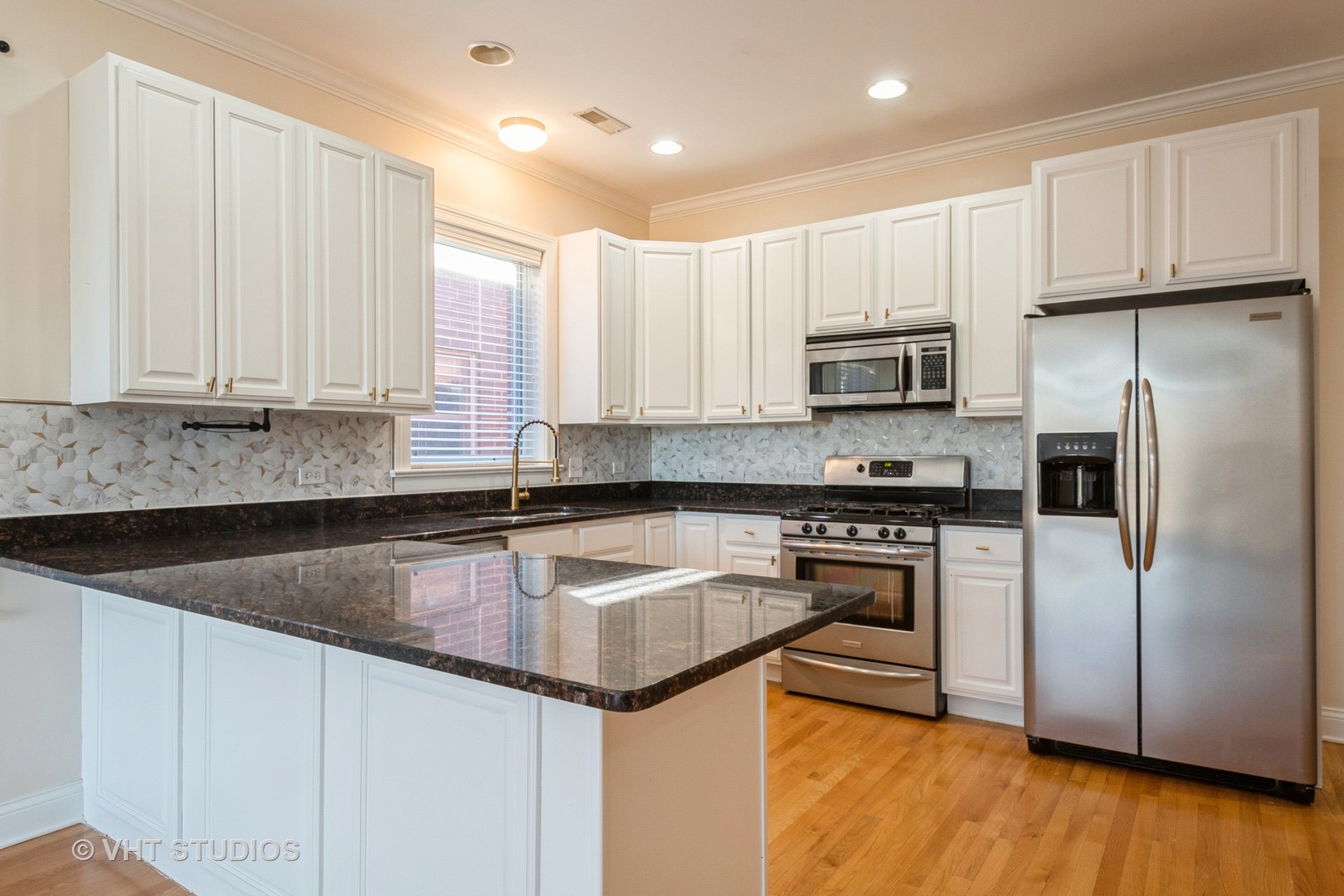 7250 N Oakley Avenue Unit: 3S