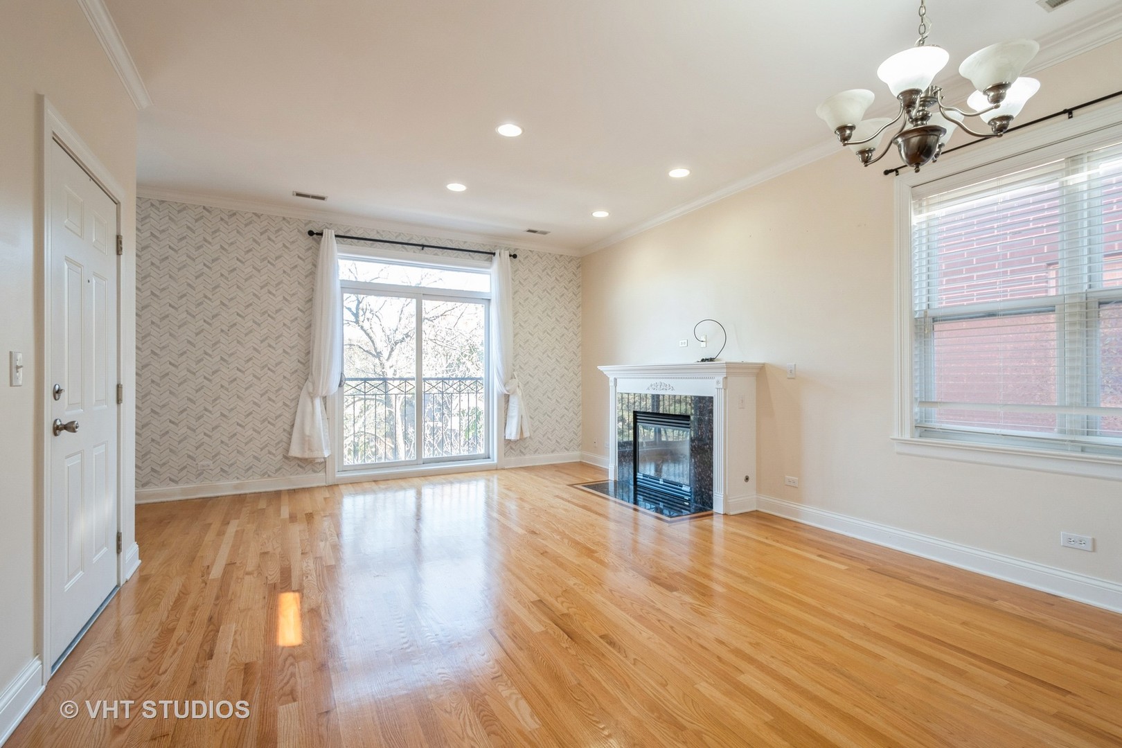 7250 N Oakley Avenue Unit: 3S