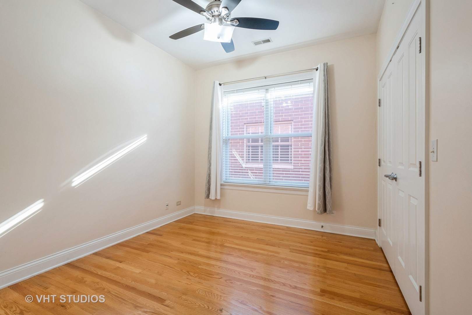 7250 N Oakley Avenue Unit: 3S