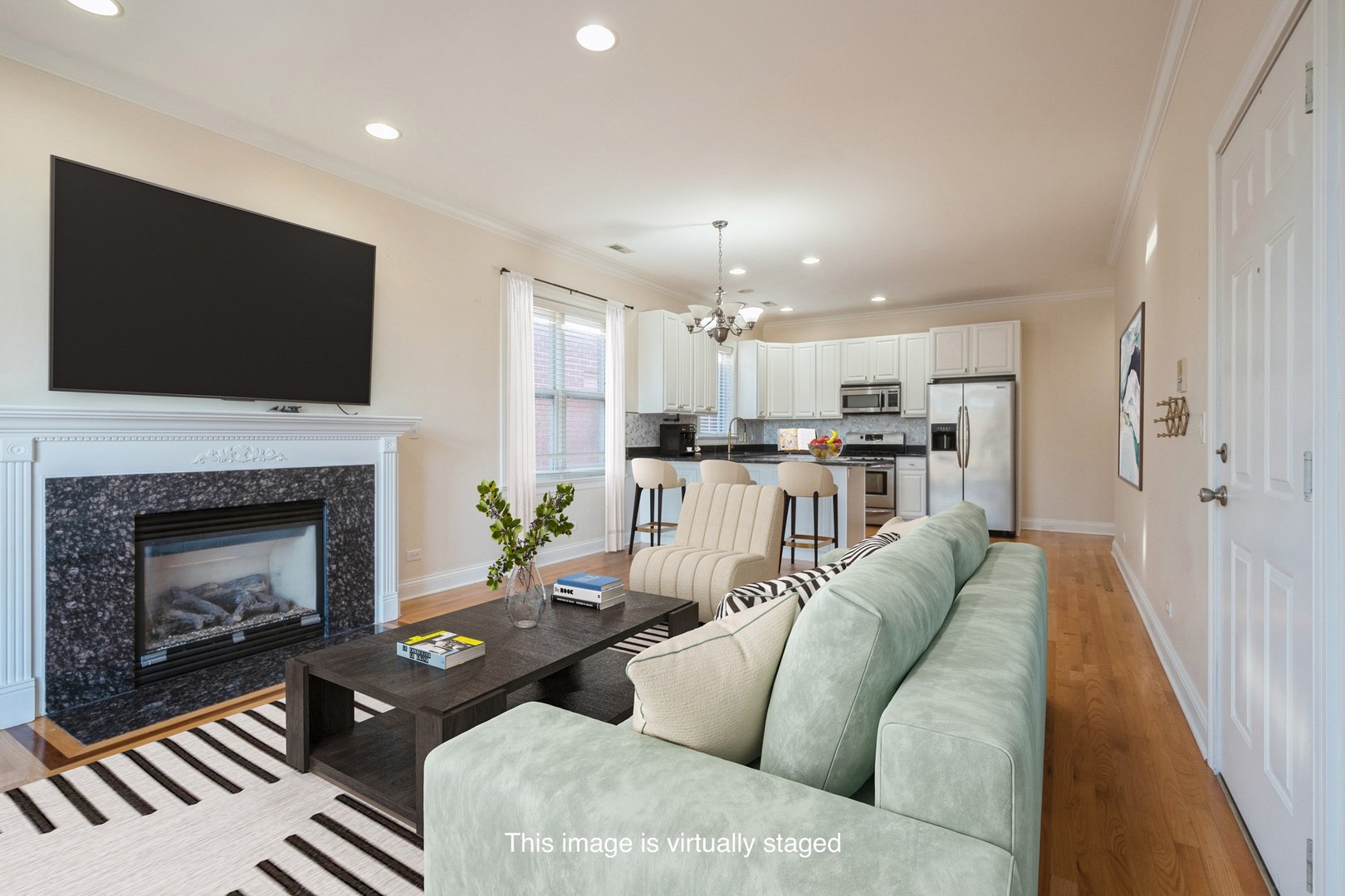 7250 N Oakley Avenue Unit: 3S