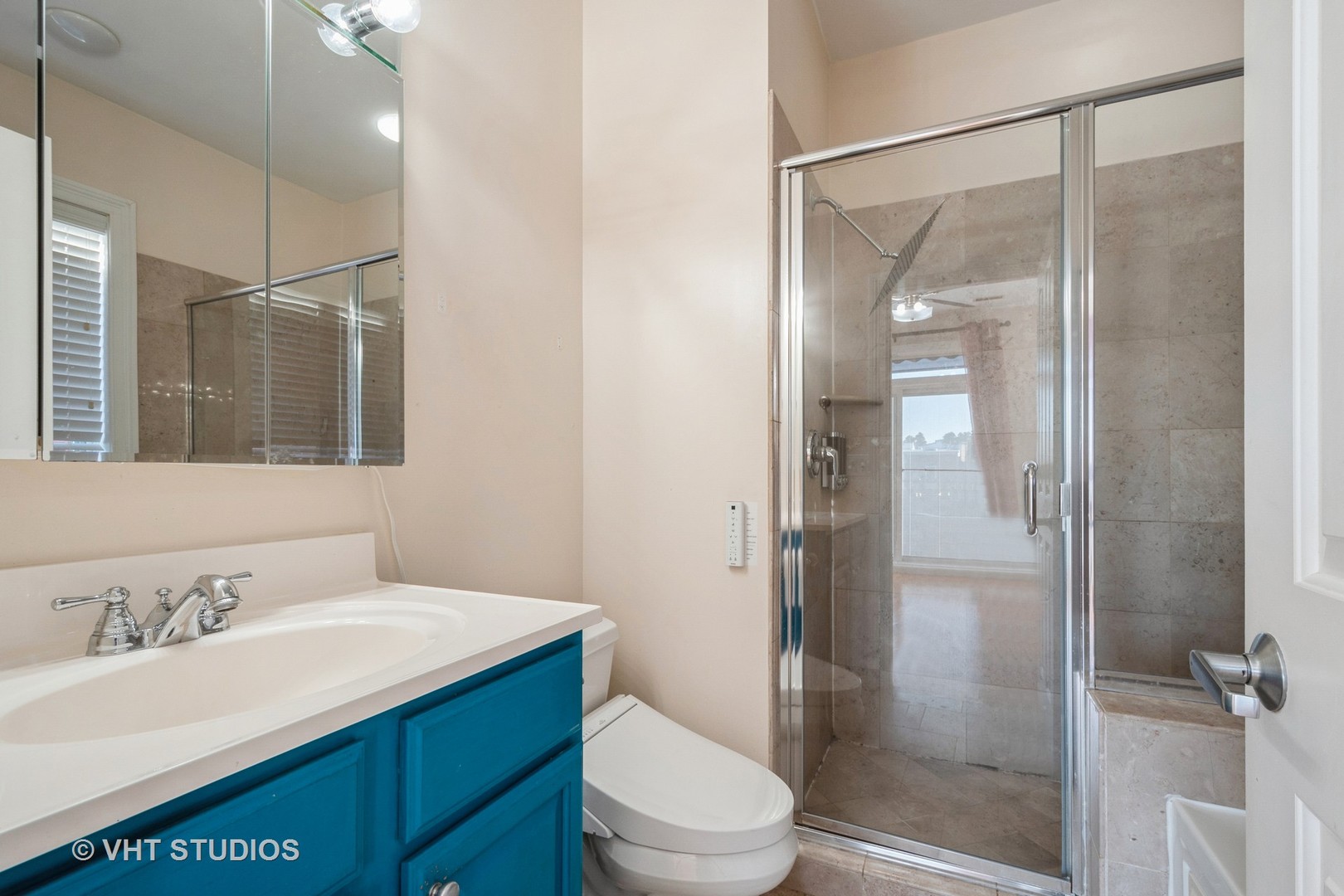 7250 N Oakley Avenue Unit: 3S