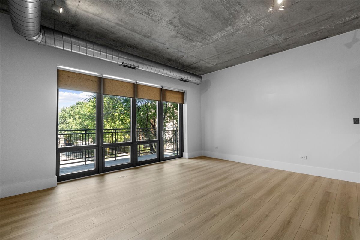 1000 N Kingsbury Street Unit: 209