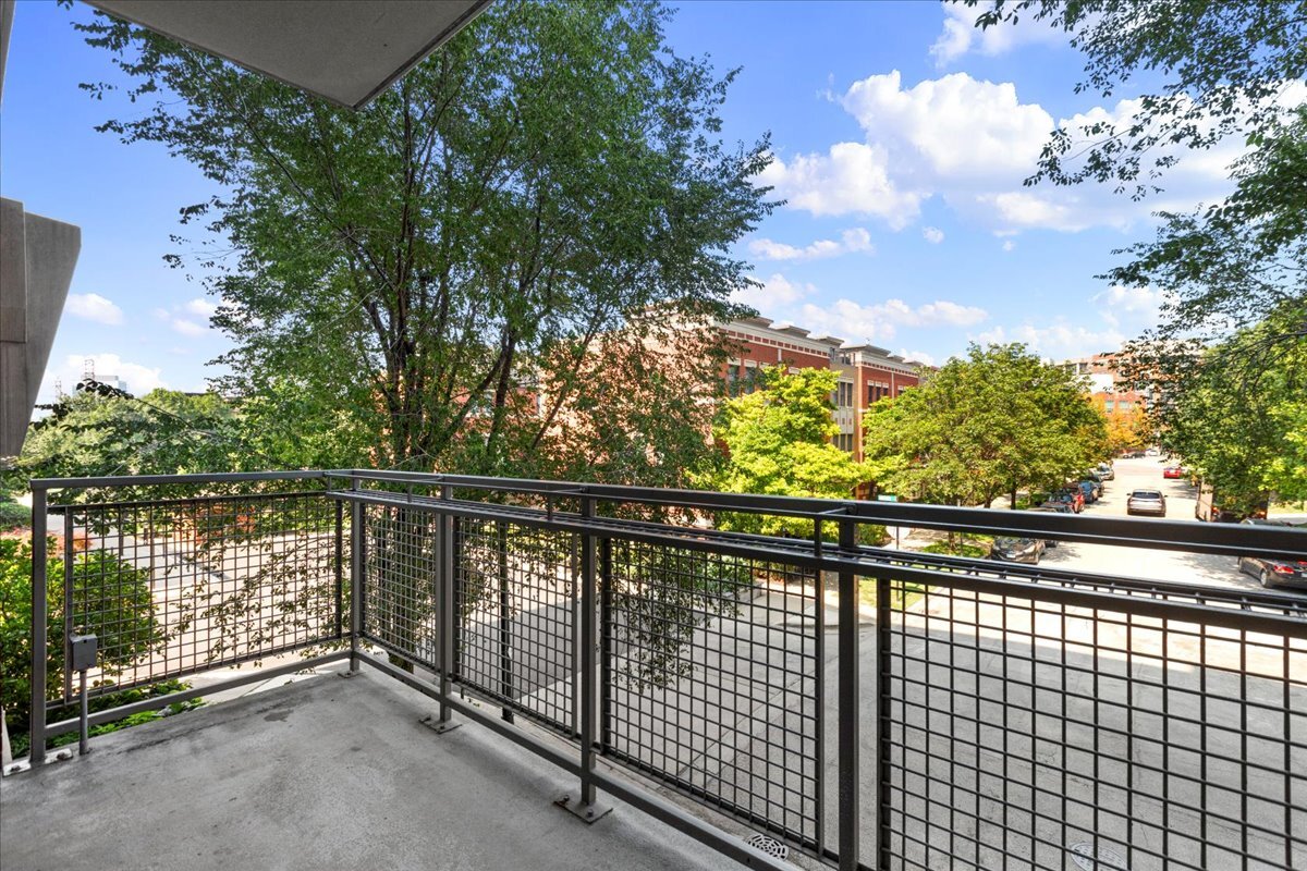 1000 N Kingsbury Street Unit: 209