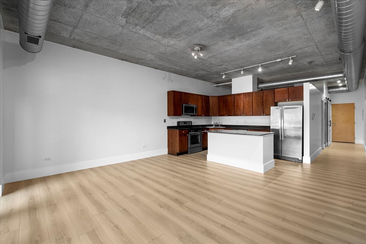 1000 N Kingsbury Street Unit: 209