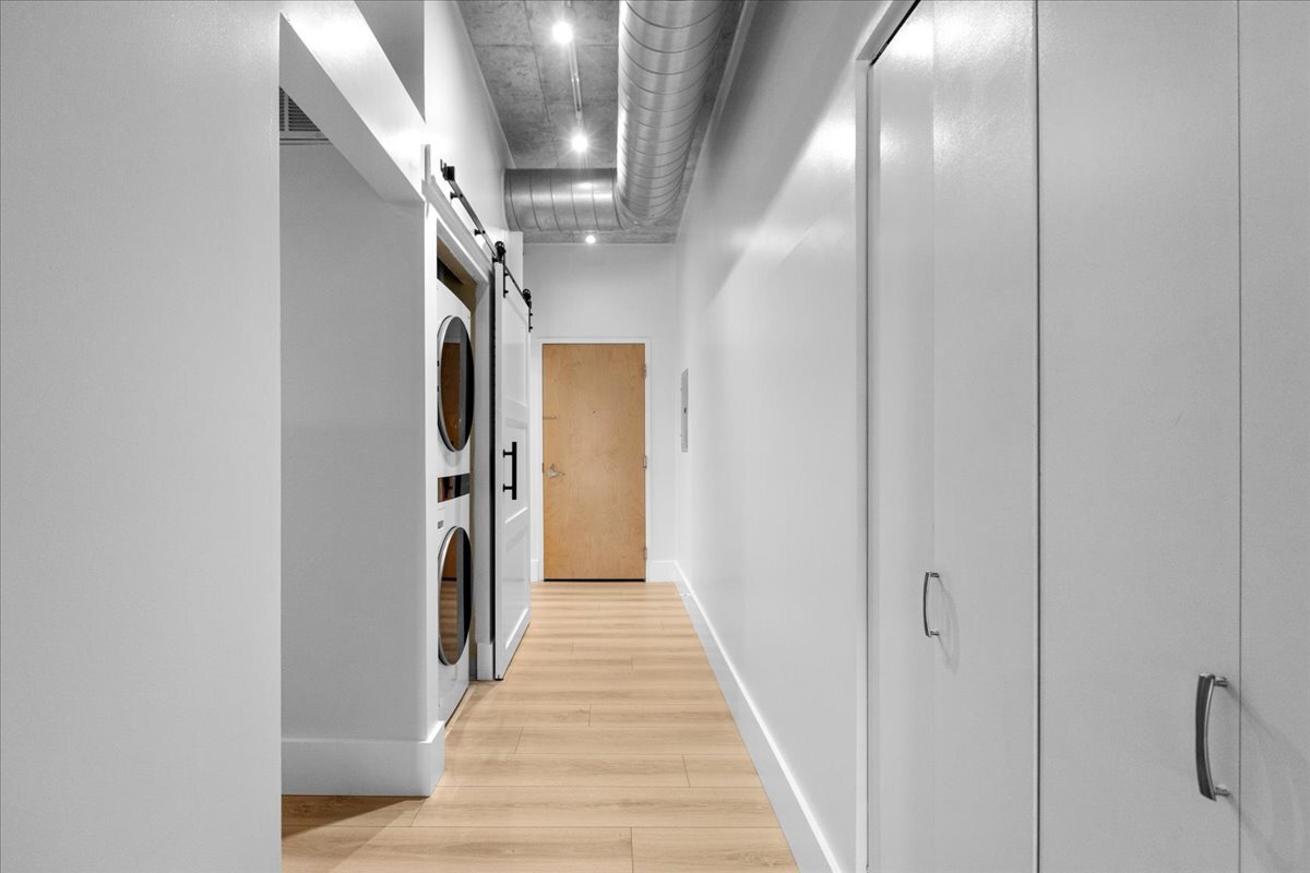 1000 N Kingsbury Street Unit: 209