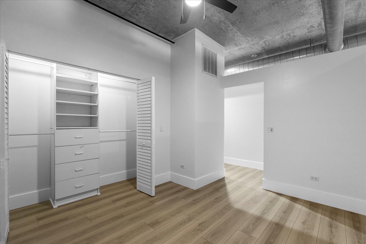 1000 N Kingsbury Street Unit: 209