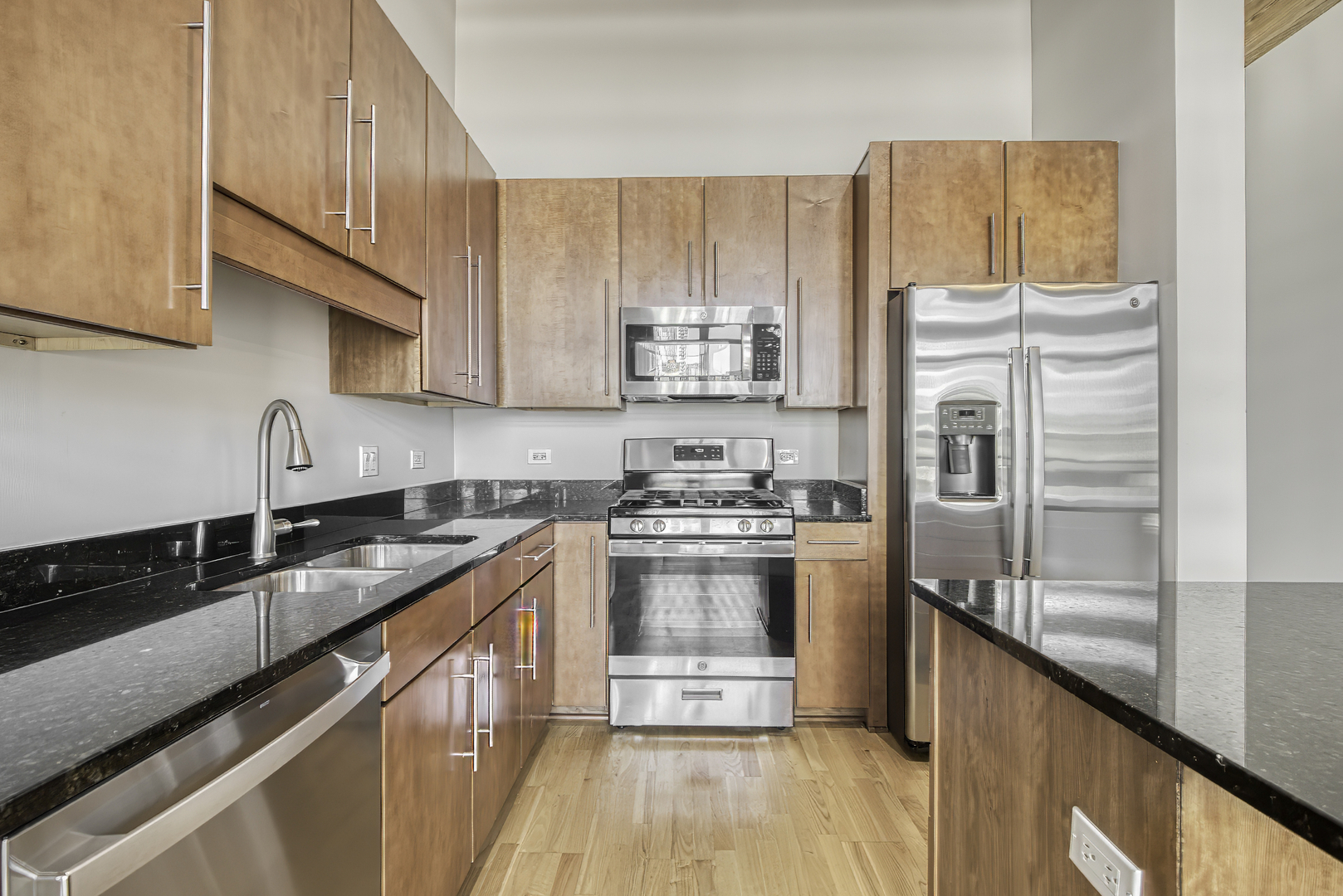 770 W GLADYS Avenue Unit: 606