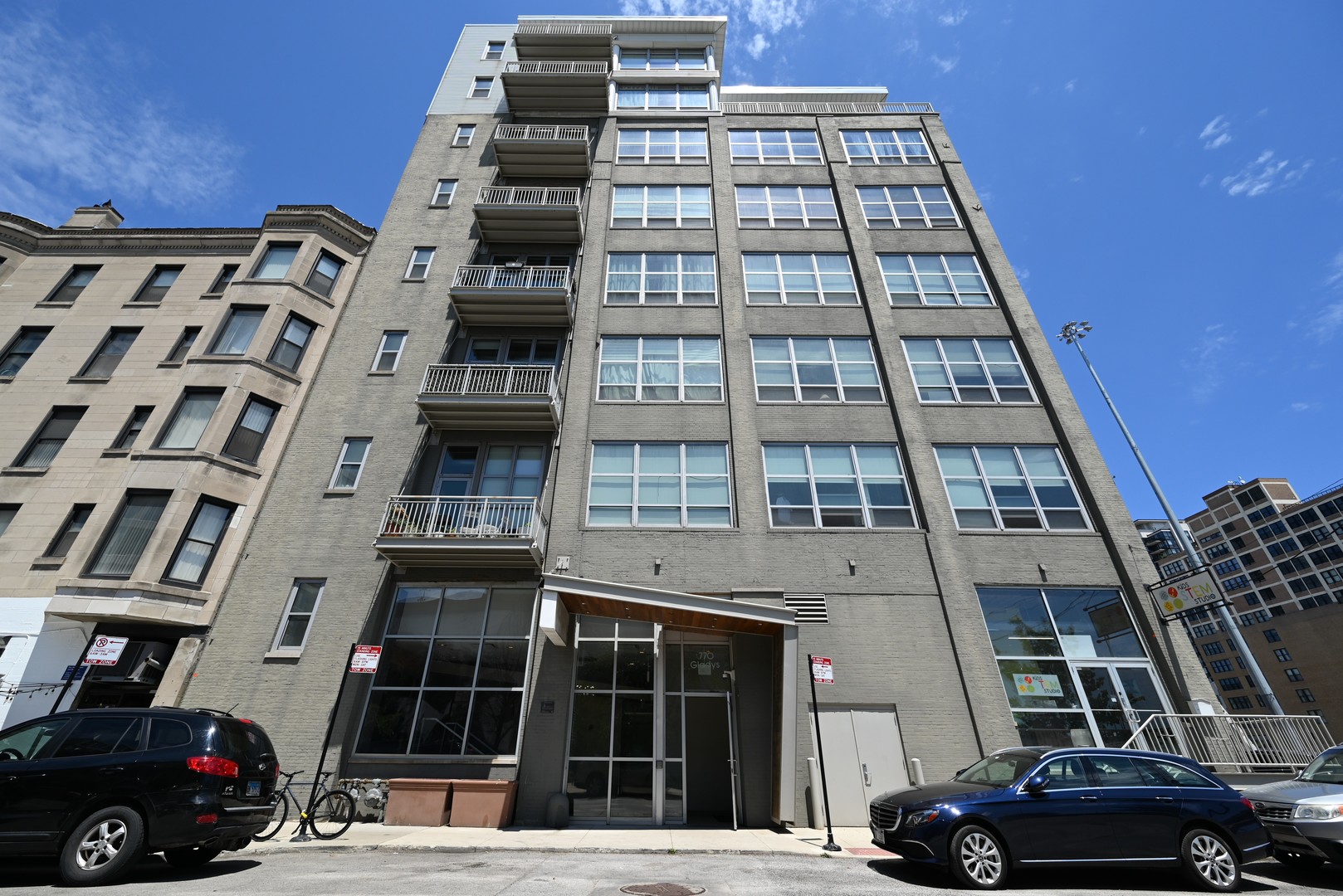 770 W GLADYS Avenue Unit: 606