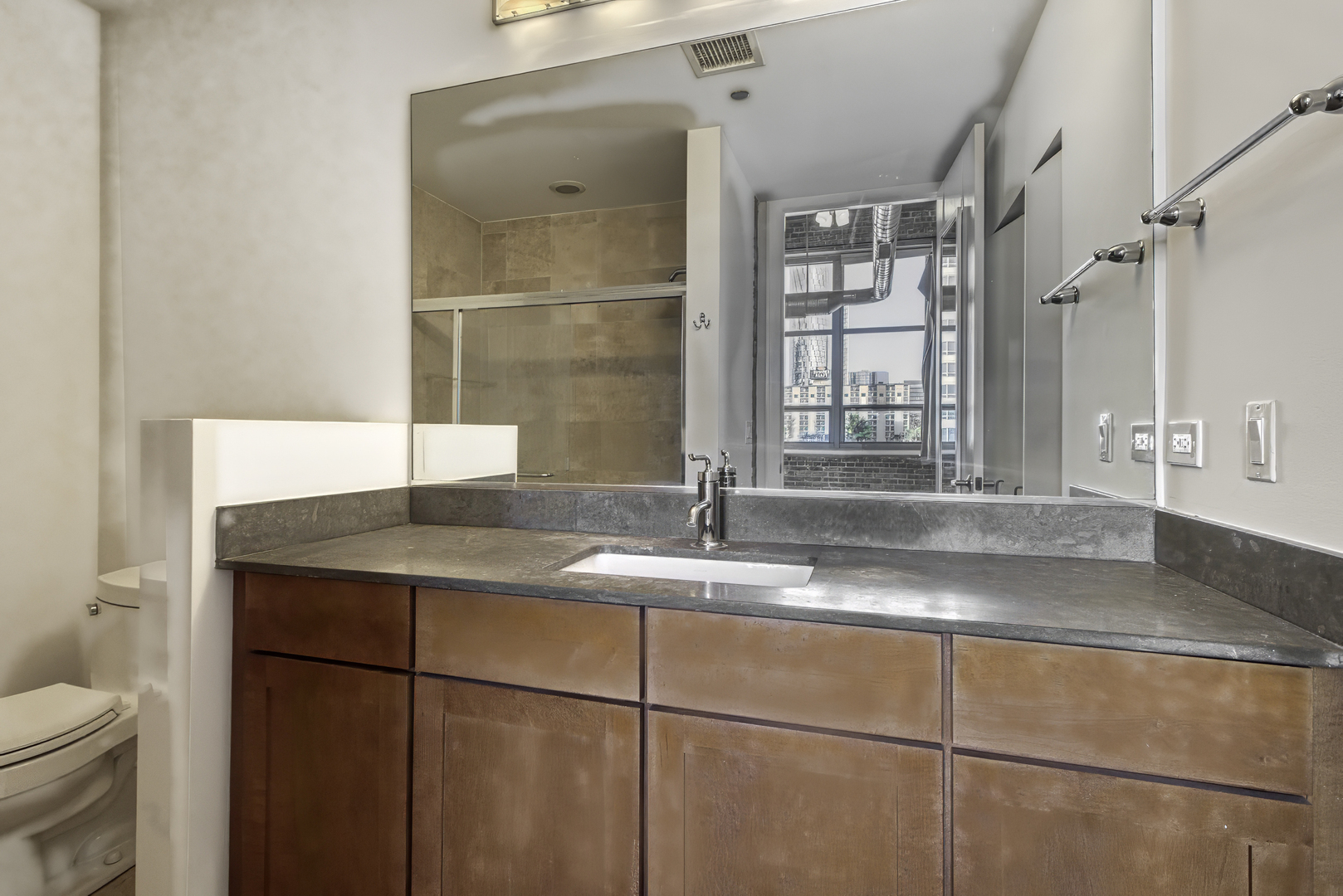 770 W GLADYS Avenue Unit: 606