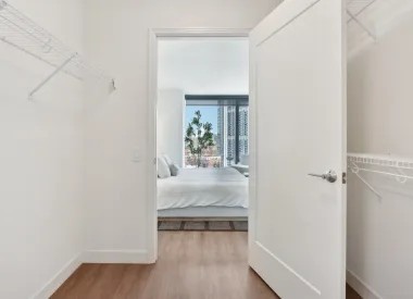 350 N Canal Street Unit: 1209