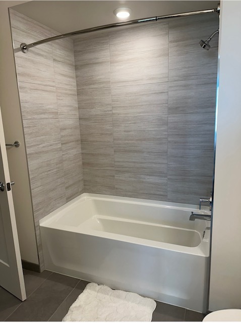 350 N Canal Street Unit: 1209