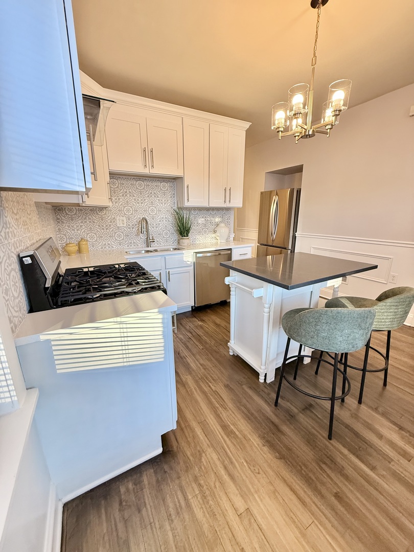 4034 N Monticello Avenue