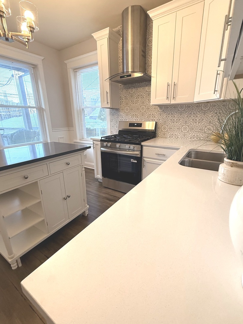 4034 N Monticello Avenue