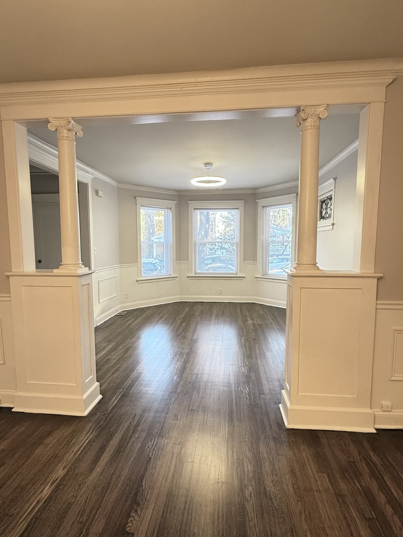 4034 N Monticello Avenue