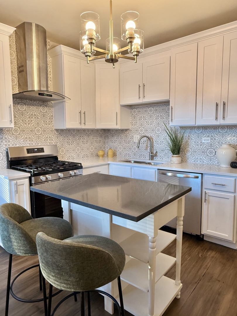 4034 N Monticello Avenue