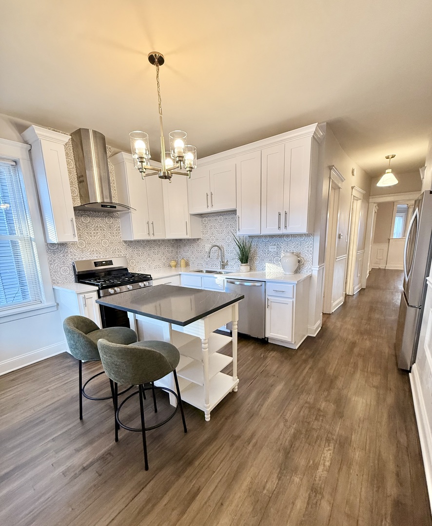 4034 N Monticello Avenue