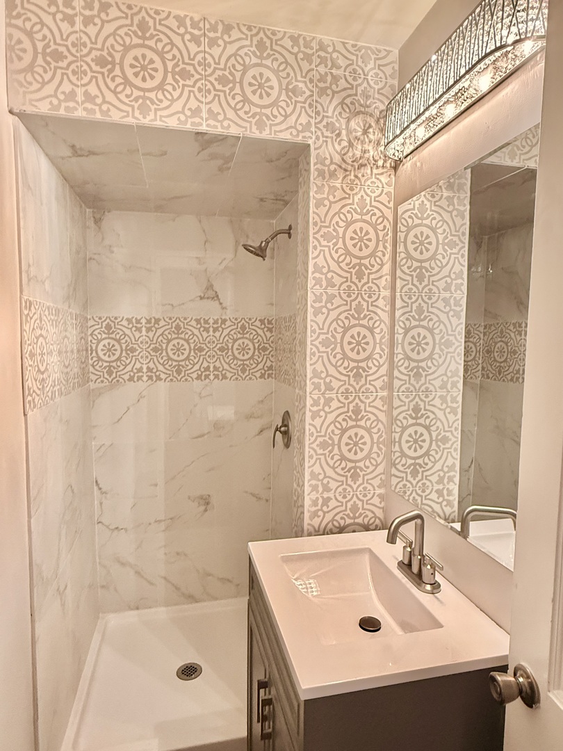 4034 N Monticello Avenue