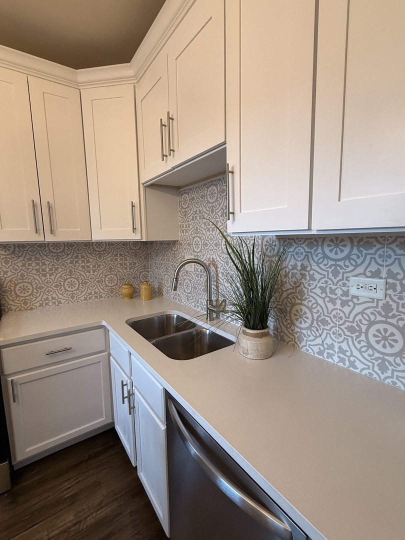 4034 N Monticello Avenue