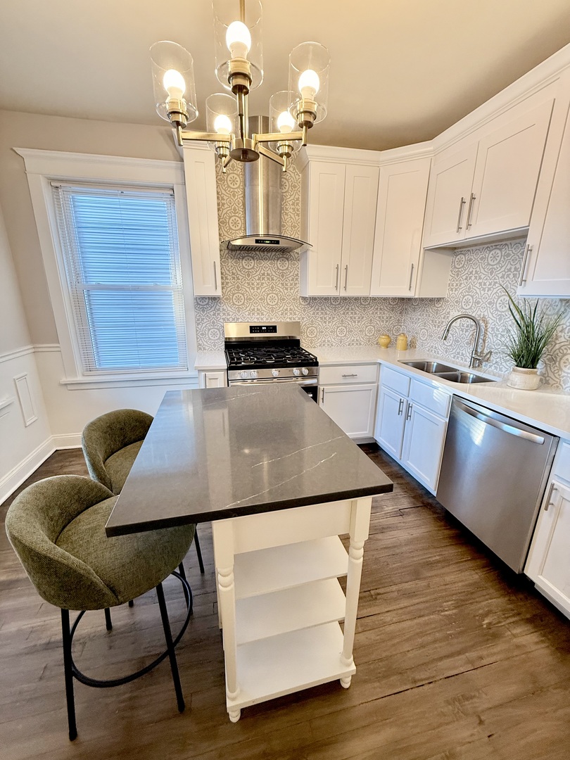 4034 N Monticello Avenue