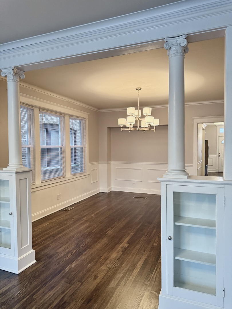 4034 N Monticello Avenue