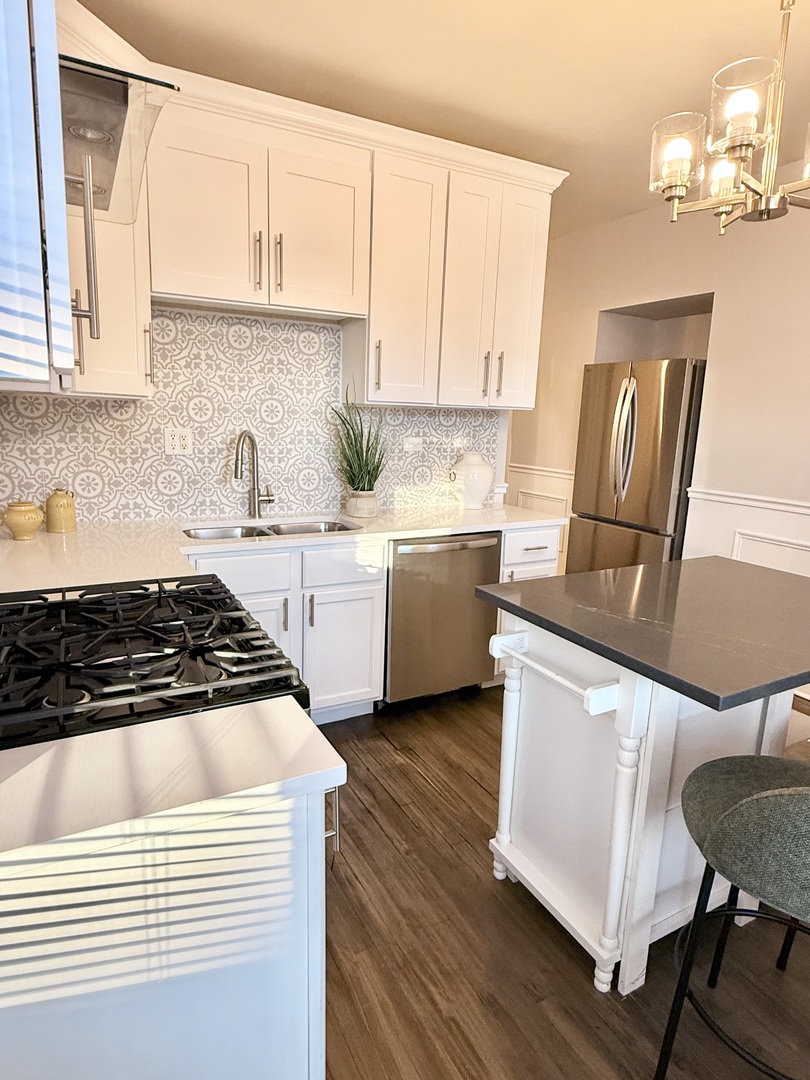 4034 N Monticello Avenue