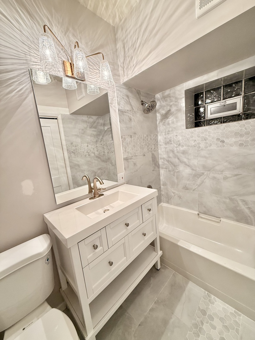 4034 N Monticello Avenue