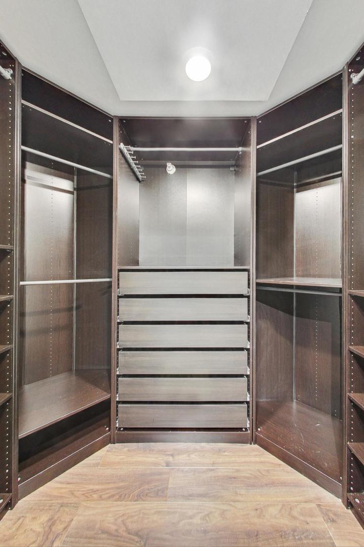 2 E Erie Street Unit: 1905