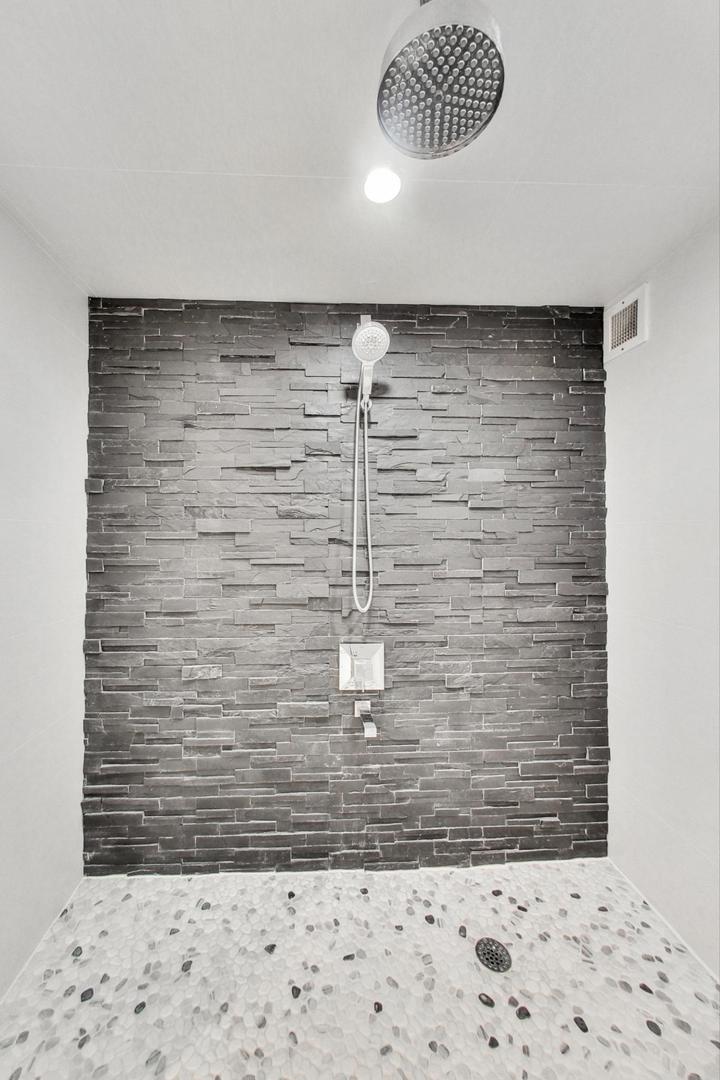 2 E Erie Street Unit: 1905