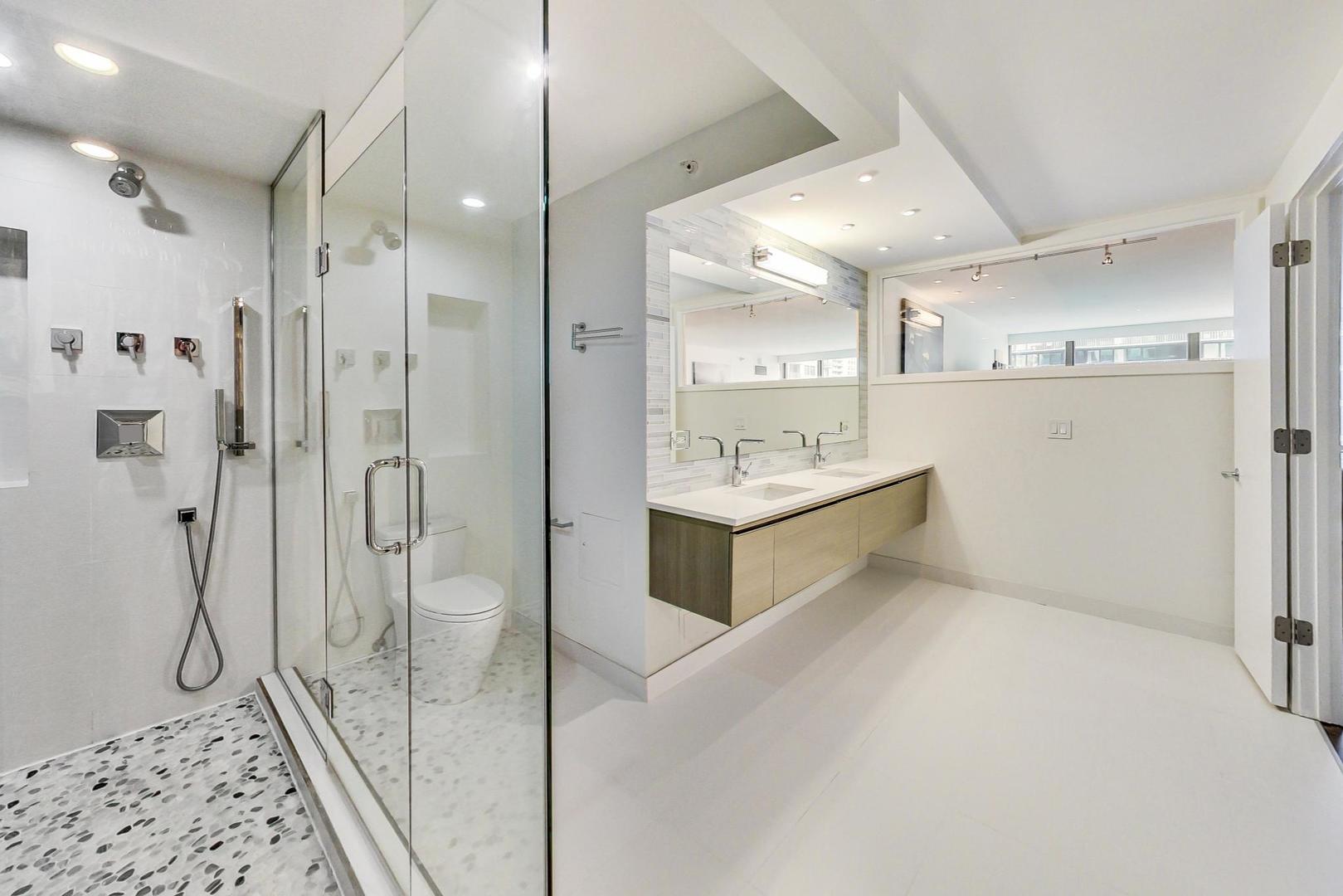 2 E Erie Street Unit: 1905