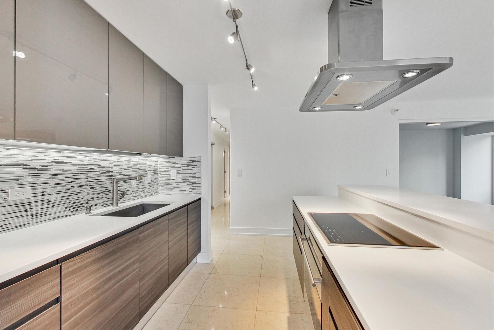 2 E Erie Street Unit: 1905