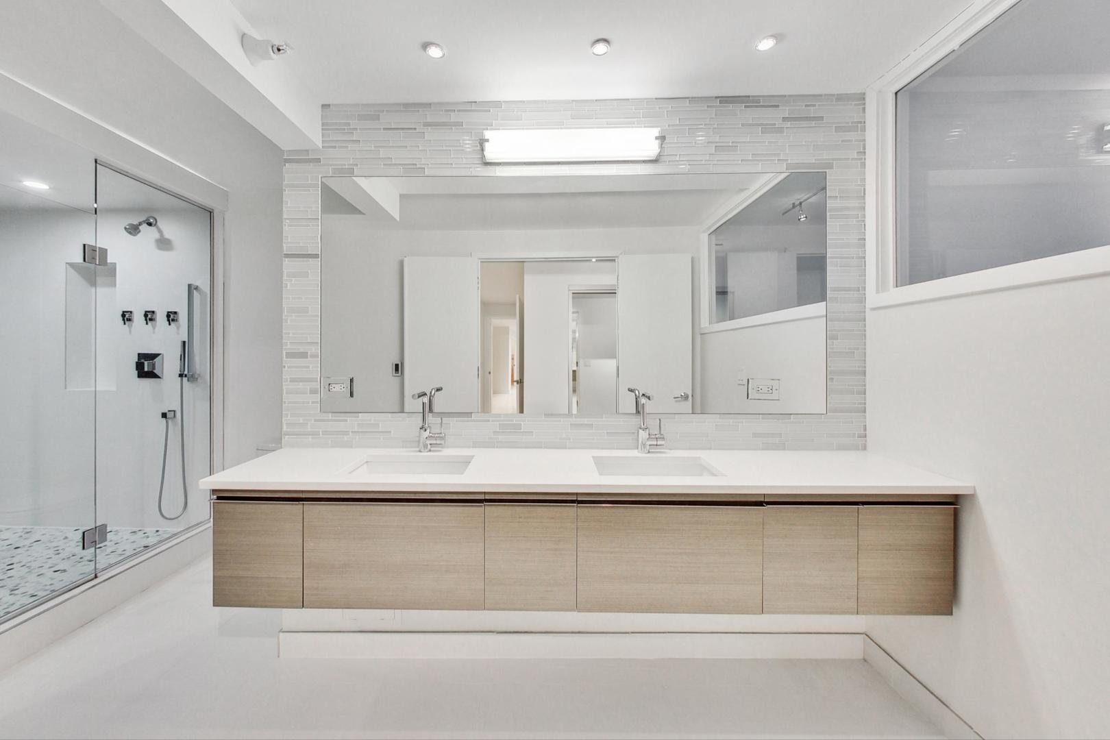 2 E Erie Street Unit: 1905