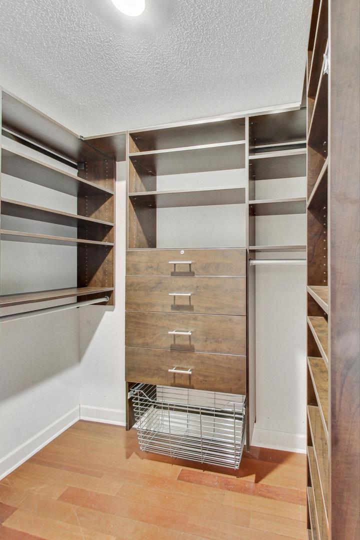 2 E Erie Street Unit: 1905