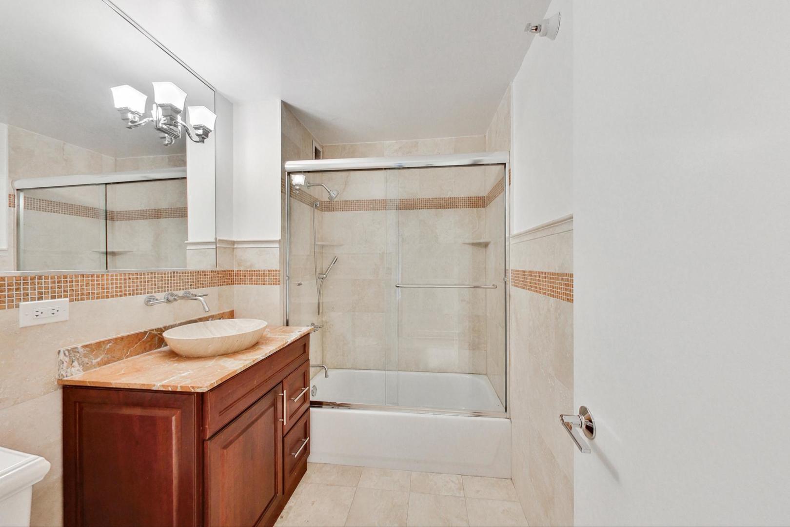 2 E Erie Street Unit: 1905