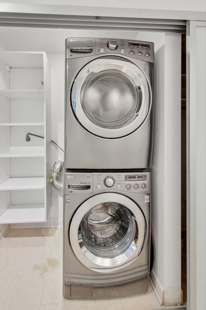 2 E Erie Street Unit: 1905