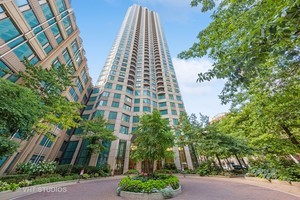 400 N LaSalle Street Unit: 2205