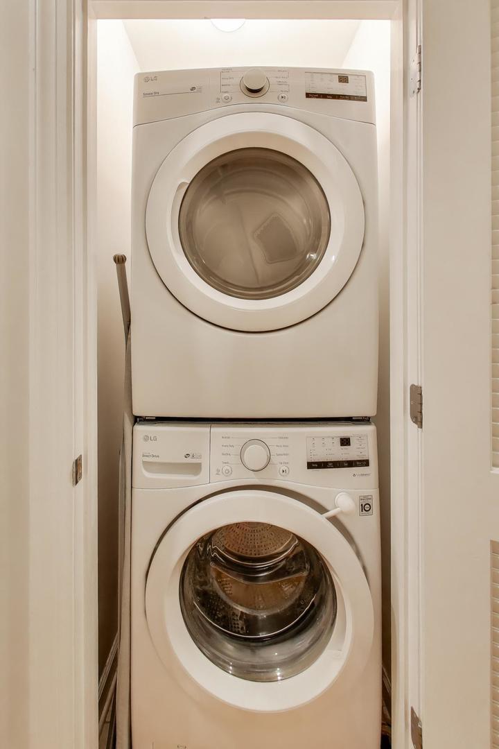 1529 N Mohawk Street Unit: 2S