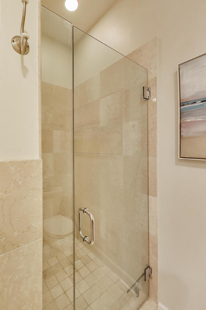 1529 N Mohawk Street Unit: 2S