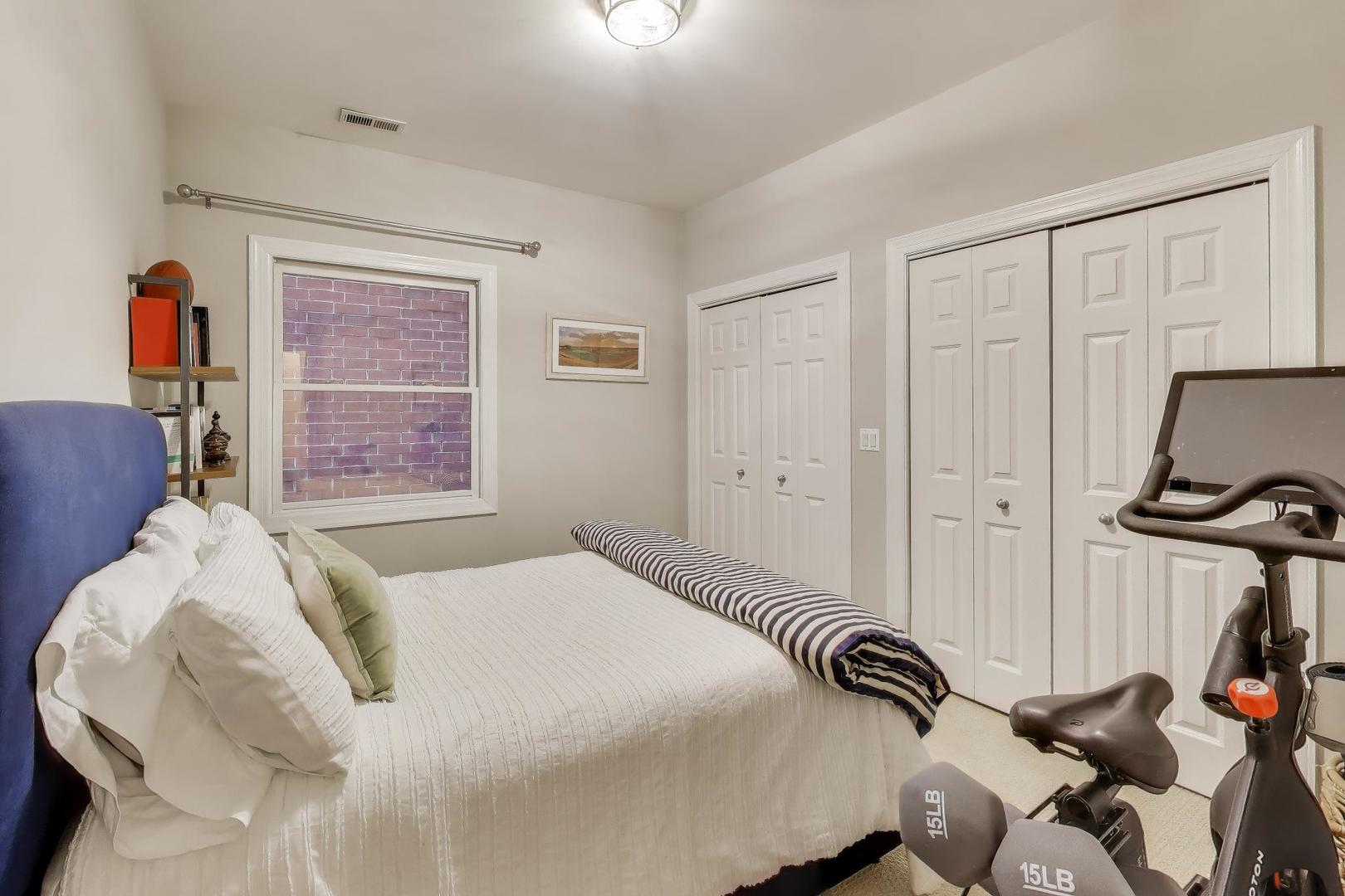 1529 N Mohawk Street Unit: 2S