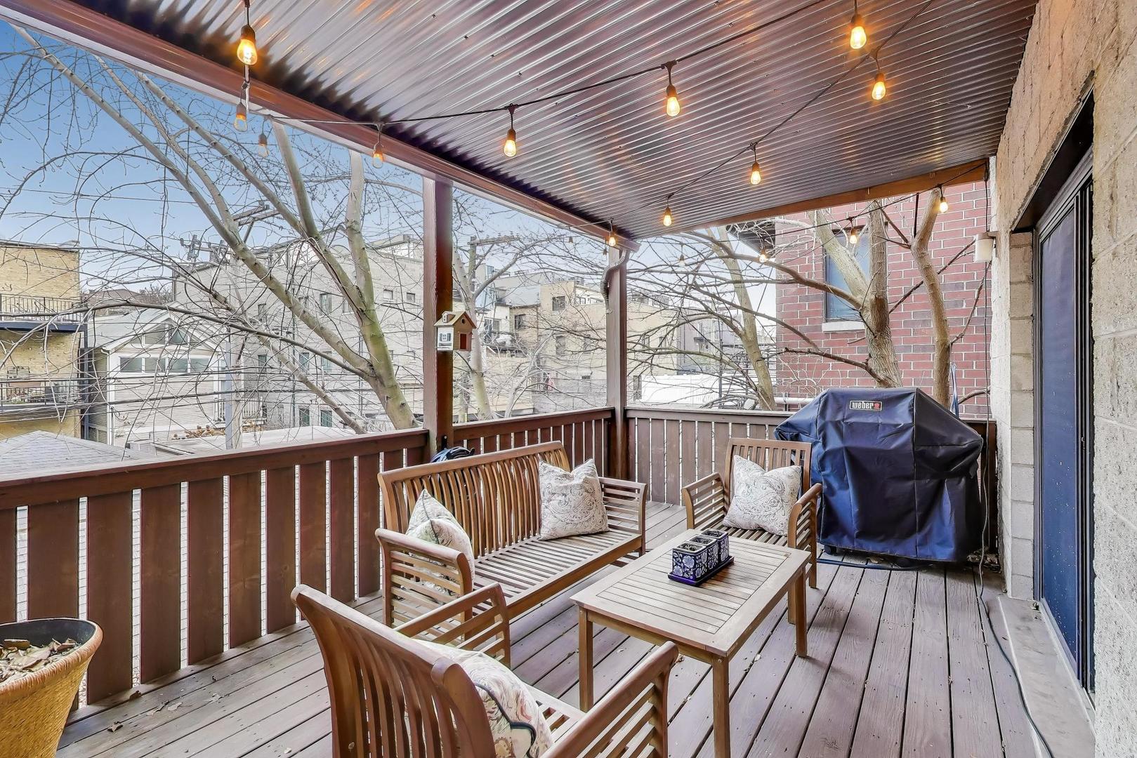 1529 N Mohawk Street Unit: 2S