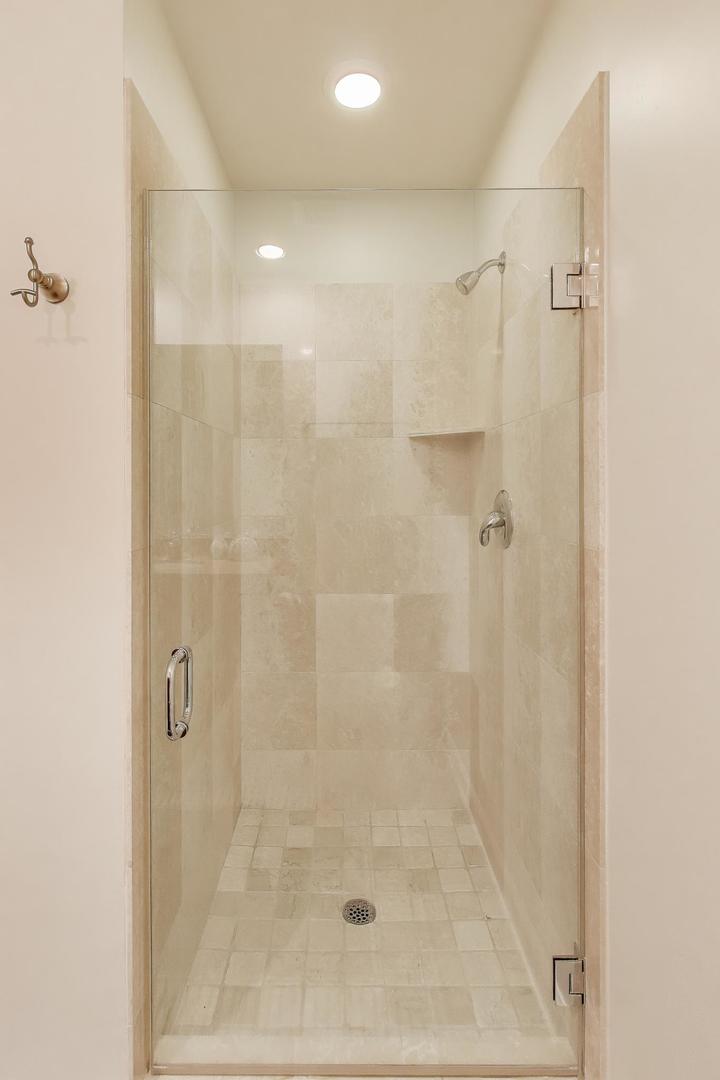 1529 N Mohawk Street Unit: 2S