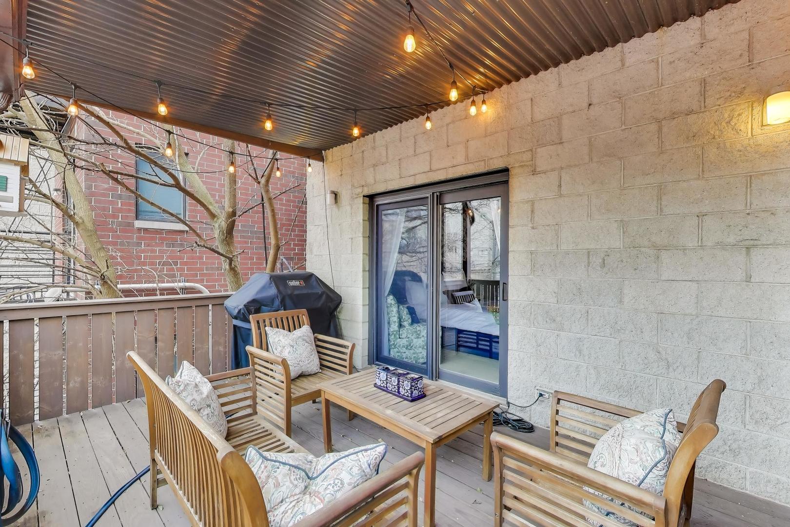 1529 N Mohawk Street Unit: 2S