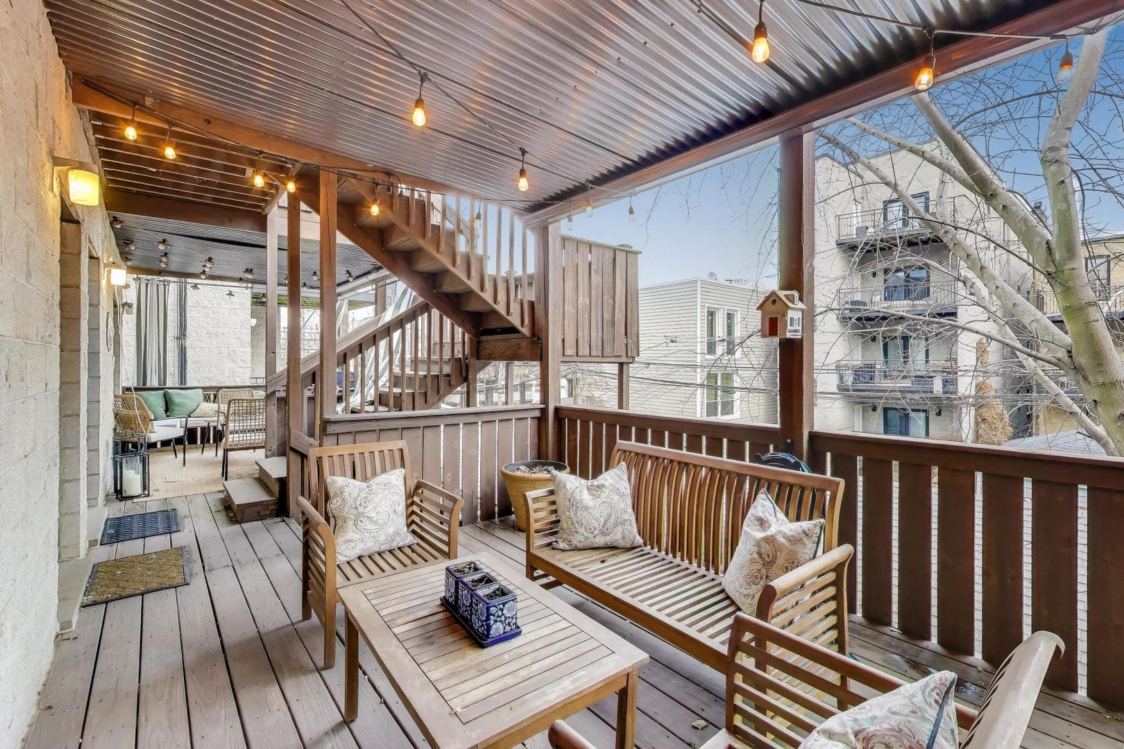 1529 N Mohawk Street Unit: 2S